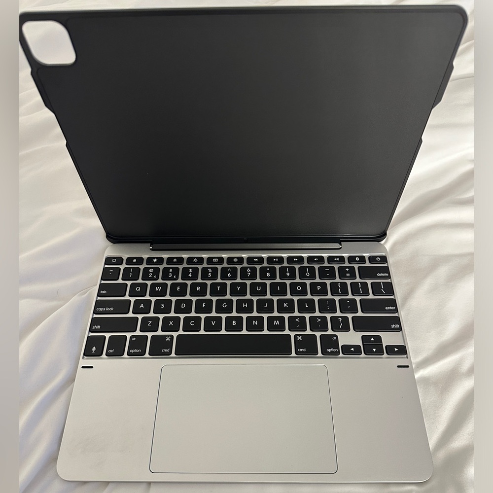 Wireless keyboard case with trackpad